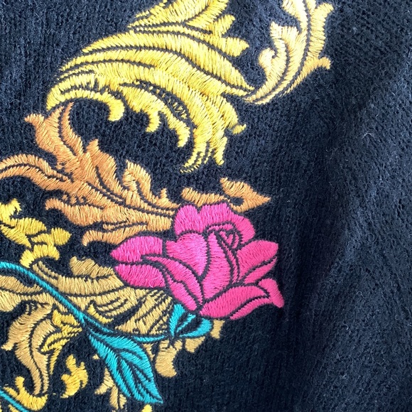 Wild fox bell sleeve sweater for sale - Picture 7 of 8